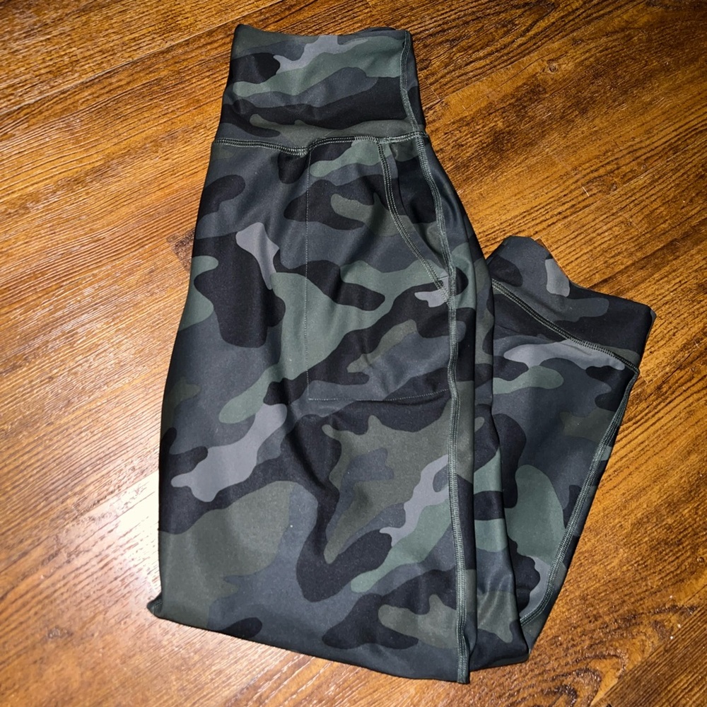 LAST CALL Old Navy Active Green Gray Camo Performance Cuffed Joggers Size S - Picture 2 of 12